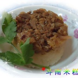 《家鄉味》斗南米糕 相傳20年老店我們斗南筒仔米糕是在地古早味6入原價180元 特價170元 不起眼的店面，卻生意鼎盛，每到用餐時間，不僅座無虛席，等候的人群