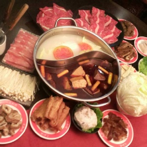 麻辣鍋底 (小辣) + 大腸頭 特價：$360