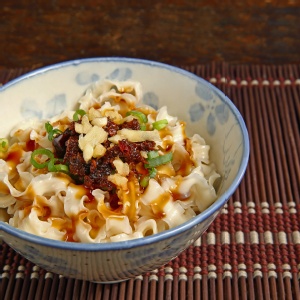 [主購禮] 滿4000元送白麵一袋(麵體隨機出貨)++麻辣/蔥開/素椒口味任選一袋