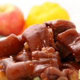 ※全新產品※【老東山滷味～香凍豬蹄花300g】★非凡美食★團購首選商品 ☆新品強力推廌推☆結合異國香草風味，解凍後食用Q彈入味；加熱後食用香Q軟嫩，口感絕佳 !