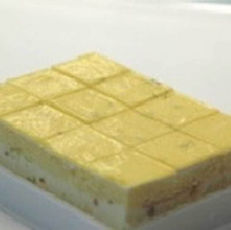 蕾雅-檸檬香草(12入) 包裝盒尺寸：13*10*4CM輕柔的蛋糕帶著些許檸檬香氣，香濃的白巧克力搭配酥脆杏仁角