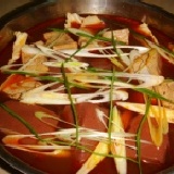 招牌麻辣豆腐 每包約700公克內含10塊麻辣豆腐+麻辣原汁 (約可一至二人食用)真空包裝