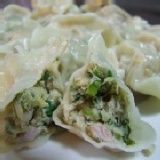 香菜高麗菜豬肉水餃十顆 特價：$45