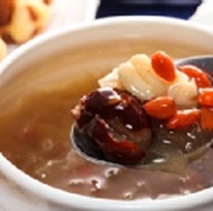 紅棗枸杞白木耳湯-微糖 特價：$20