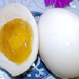 日式加味溫泉蛋 ★盒/2粒,平均1粒20元.日本特調醬汁與台灣加工技術結合,呈現芙蓉豆腐般的滑嫩口感