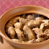 【碁富食品】紅龍台灣薑母鴨(1.2kg*2包/盒) 選用成熟的台灣番鴨，肉質鮮甜、清新爽口，非常適合全家大小一起享用。(至官網下單85折)