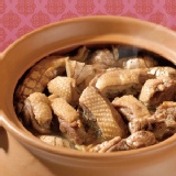 【碁富食品】紅龍台灣薑母鴨(1.2kg*2包/盒) 選用成熟的台灣番鴨，肉質鮮甜、清新爽口，非常適合全家大小一起享用。