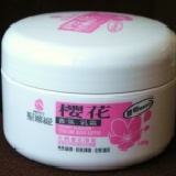 櫻花香氛乳霜 100g，溫柔呵護，清香滋潤，天然櫻花萃取，添加蠟菊精華，全家都適用。開幕特惠，原價79折至12月底