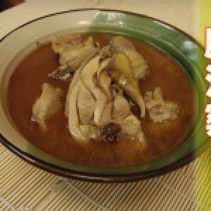 麻油雞 ☆麻油雞湯第一名☆不嗆順口(內含雞腿肉*3 棒棒腿*1雞翅*1) 總重 約1000公克 特價：$140