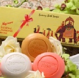 印度MYSORE頂級檀香玫瑰茉莉皂3入裝 NG特賣, 僅外盒撞傷或小髒污(加送沐浴球) 特價：$230