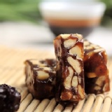 【常溫】櫻桃爺爺 南棗核桃糕 250g 使用天然又新鮮的黑棗及紅棗細火慢慢熬煮，甜度適中香味自然，相當滋養的中式糕點！