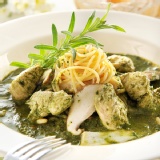 松子青醬嫩雞 (不含麵) 特價：$38