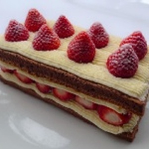 巧克力雙層草莓蛋糕