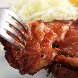 泰式椒麻雞腿排 特價：$75