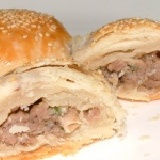 穀意葱肉黃金酥 酥脆又綿密的酥皮,新鮮黑豬肉加青蔥的餡料,有黑胡椒的味道 特價：$10