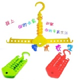 神奇多功能摺疊魔術衣架_可節省衣櫃3倍空間!