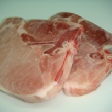 噶瑪蘭黑豚丁骨豬排 切1.5cm，約200g*2片,不定重；每公斤單價$300元)(本月特價商品)