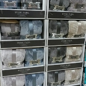 COSTCO好市多代購HYDE PARK 天鵝絨面毛毯/隨意毯4款顏色(152x178cm) 特價：$380