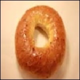 洋蔥貝果(120g + - 3g) 特價：$25