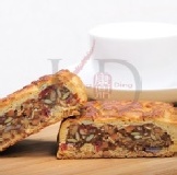 康鼎丹比 伍仁蛋黃餅 1入/7兩 特價：$100