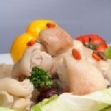 冰鎮醉元寶 只取豬腳前蹄，少油多膠質，天然膠原蛋白。酒香滿溢，口感Ｑ彈，欲罷不能。 特價：$120