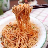 香不辣-蒜酥辣醬《小辣》 《家傳辣椒醬，獨門配方》 特價：$120