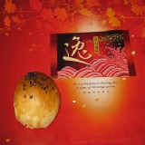 蛋黃酥 60年老店,完美食材搭配,烏豆沙內餡,鹹蛋黃鬆軟,核桃香脆,整體又具嚼勁