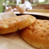 《義式帕米吉安諾起士蘿勒 弗卡夏》二入一袋 義大利家常口感麵包(奶素)