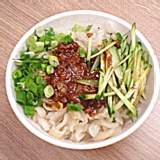 京味胡同腿肉粒炸醬手工刀削麵 特價：$35