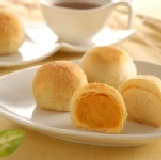 中秋經典禮盒 A-2。10盒以內運費加100元，10盒以上免運費。家長交誼廳成員另有優惠。