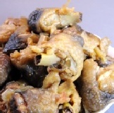 限量推出~Q彈雞腿關節 非常適合夏天當作餐桌上的冷盤唷!!極富含膠原蛋白,吃了皮膚也QQ的唷(1份為600公克) 特價：$80