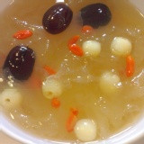 銀耳蓮子湯