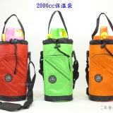 2000cc保溫袋~特價145元 (附背帶)