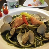 青醬彩椒蛤蜊燻鮭魚義大利麵 特價：$65