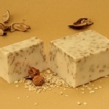 阿蒂倫絲手工皂~羊奶燕麥 購買阿蒂倫絲手工皂買5皂送1皂自組合既成會員爾後購物可享8.5折/生日當月可享8折&,可以到店找自已 特價：$300