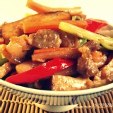 客家小炒 獨享包~魷魚鮮 豆干Q 肉絲香 特價：$99