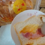 起司培根吐司 《鹹的口味》培根搭配上濃郁的起司,香濃的滋味讓人一口接一口! 特價:$110 起司培根吐司 《鹹的口味》培根搭配上濃郁的起司,香濃的滋味讓人一口接一口! 特價:$110