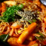 辣炒米血，甜不辣，年糕 特價：$130