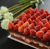 新巧屋巧克力草莓爆多蛋糕 特價：$600