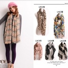 ＊╮嘉蒂斯╭＊韓款仿真絲雪紡圍巾‧多款圖案可選 【LA】