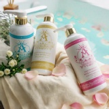 【Aurora歐若拉】胺基酸香水沐浴露700mL(玫瑰花吻/果漾戀人/繽紛花舞) 特價：$399