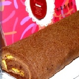 金莎核桃巧克力瑞士捲 頂級比利時苦甜巧克力，捲入苦甜巧克力及蜜核桃增加口感，喜愛巧克力的更不能夠錯過喔！