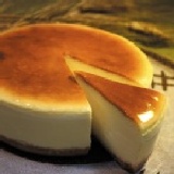 經典原味乳酪6吋 使用頂級澳洲Cheese用料實在香濃滑順①成份：乳酪、法國頂級鮮奶油、雞蛋、海藻糖、消化餅、發酵奶油 特價：$500