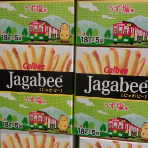 日本超夯 calbee 卡魯比鹽味薯條棒 ---北海道薯條三兄弟的普及版~~