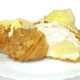 日式鮮奶冰淇淋泡芙(鮮奶布丁) 有料讓你大口咬下,大大滿足 特價：$15