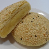 芝麻綠豆凸 芝麻香搭配超綿的綠豆餡,不吃對不起自己ㄚ