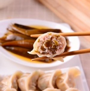 剝皮辣椒鮮肉餃 特價：$165