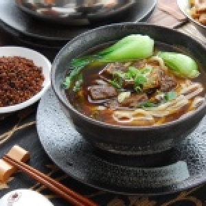 原味牛肉麵 (附--香Q熟麵)