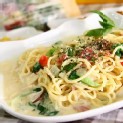 奶香白醬煙燻雞肉義大利麵