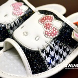 日企劃凱蒂貓千鳥格紋 軟底按摩拖鞋 限量銷售 特價：$299